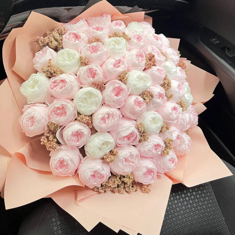 RAMO DE 50 PEONIAS