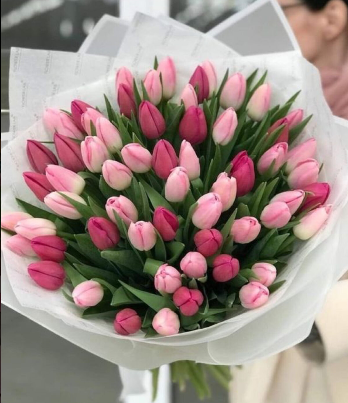 RAMO CON 80 TULIPANES