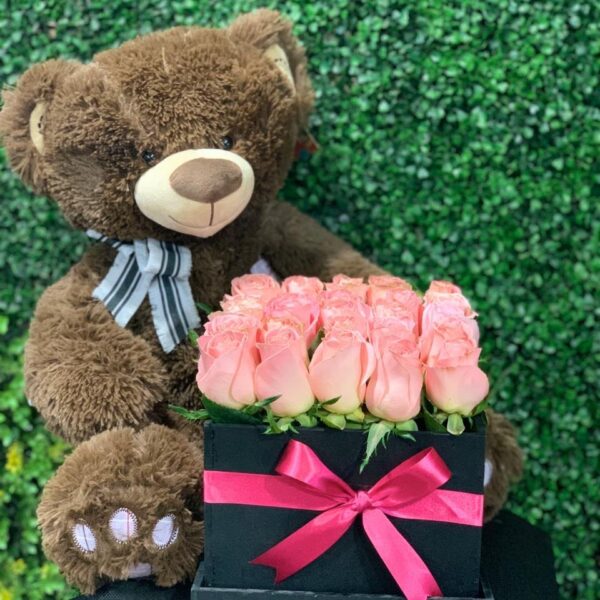 OSO CON ROSAS