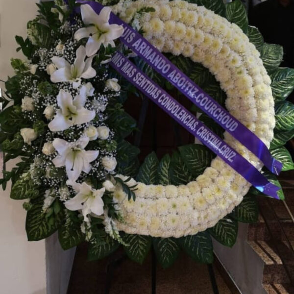 Corona funebre grande con detalle de casablancas